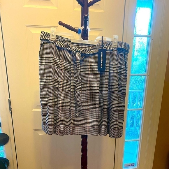 NWT PLUS SIZE KARL LAGERFELD BLACK & WHITE SKIRT SIZE 16 - Picture 1 of 6